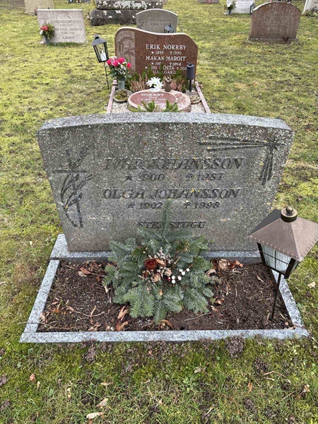 Gravnummer: LE   332, 333