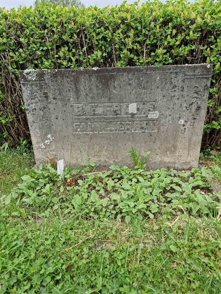 Grave number: 2 11 1041, 1042, 1043