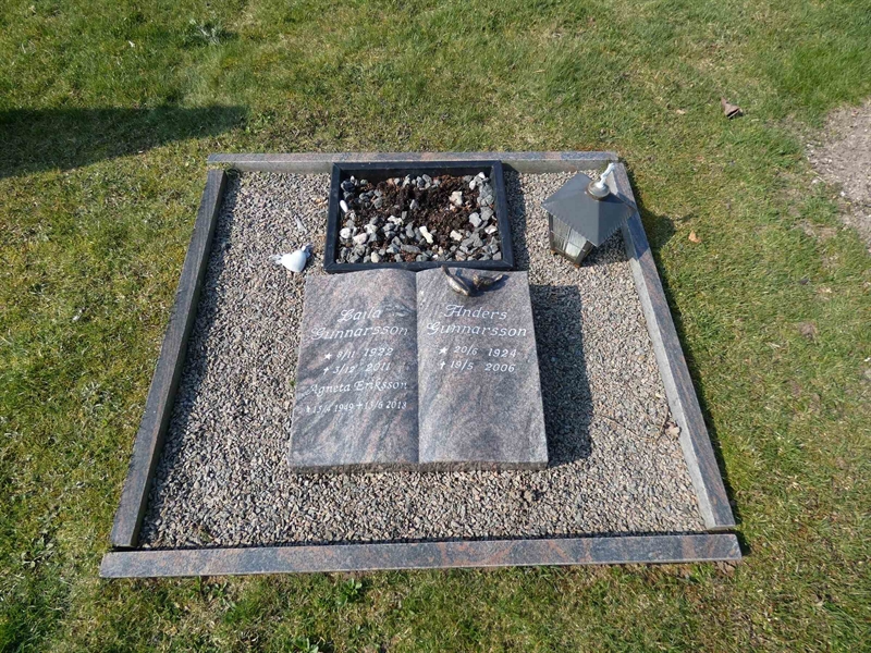 Grave number: EL 2   593