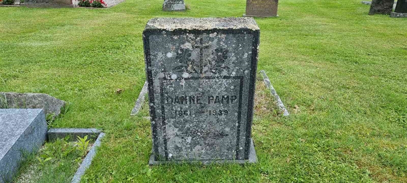 Grave number: LM 3 48  003