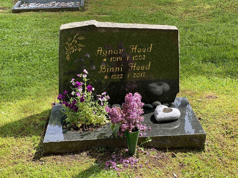 Grave number: 8 3   109-110