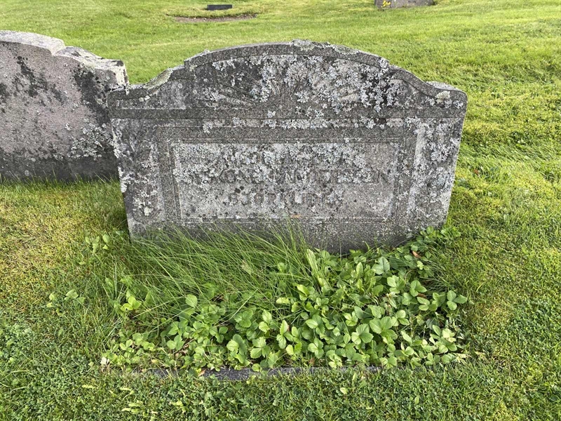 Grave number: 4 Me 09     1-5