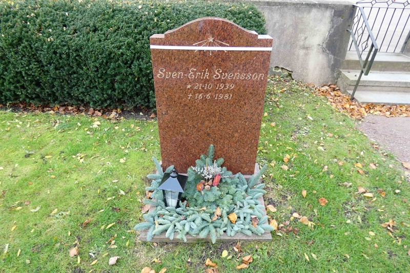 Grave number: TR 3   183