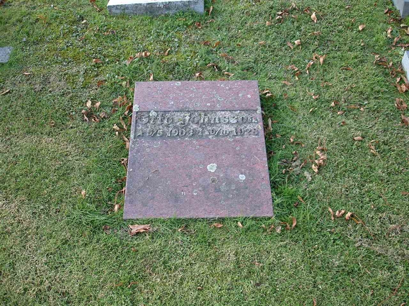 Grave number: FN S    32