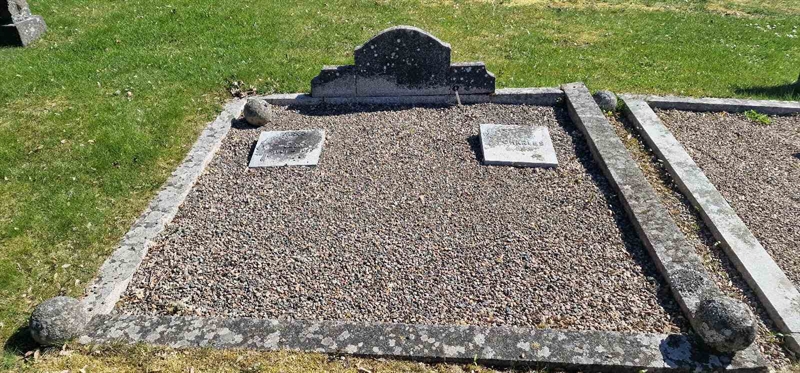 Grave number: F V B    24-25