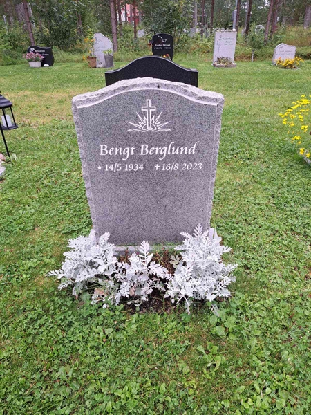 Grave number: 2 Q  2751