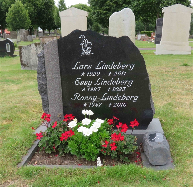 Grave number: 01 H   259, 260, 261