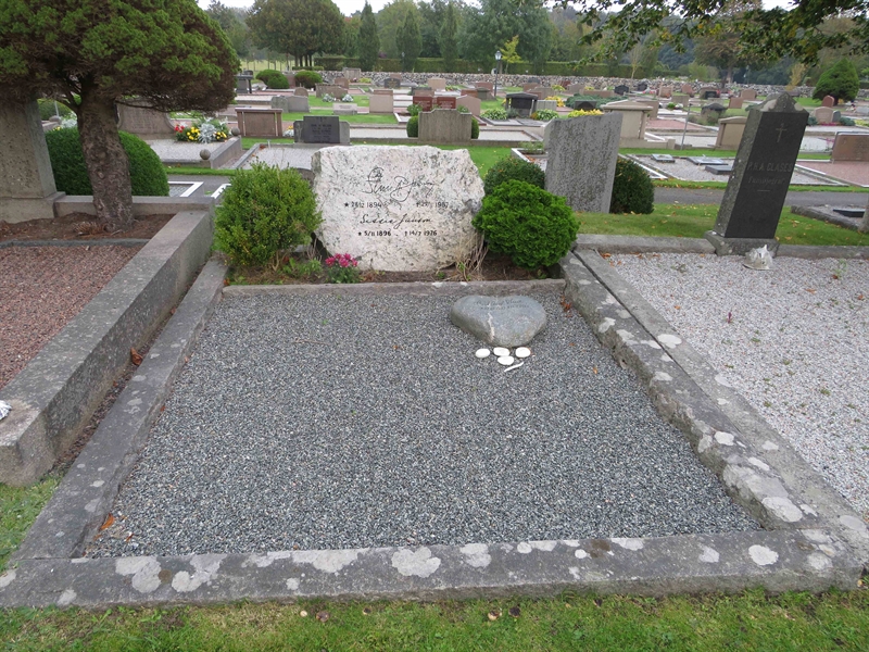Grave number: 1 04   18