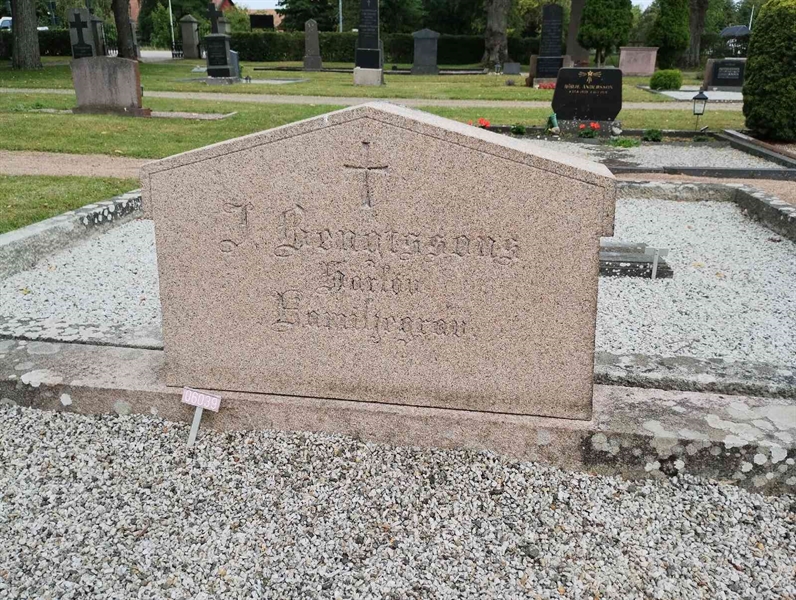 Grave number: NÅ 06    67, 68