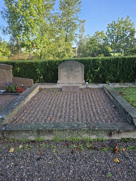 Grave number: Fr 4   310-311