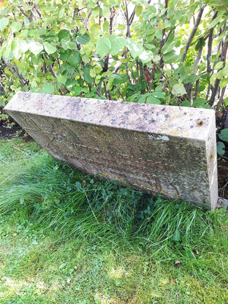 Gravnummer: NK F B    72