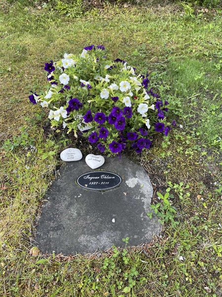 Grave number: R 5    43