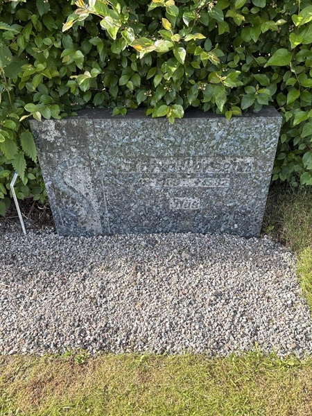 Grave number: 4 G GG    99