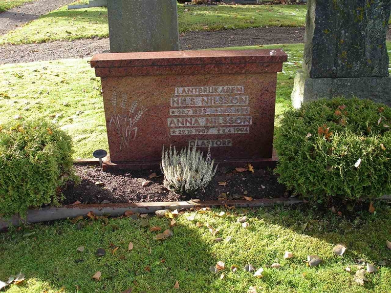 Grave number: FG L    19, 20