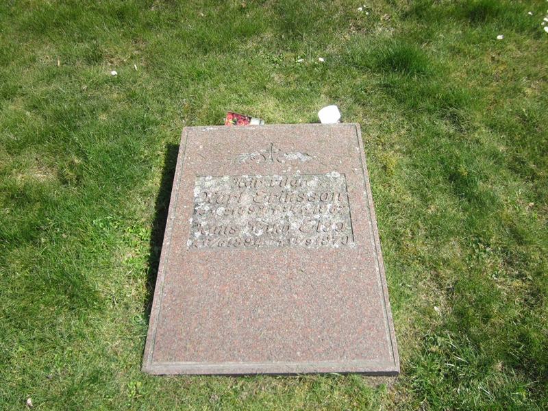 Grave number: 04 F   33, 34