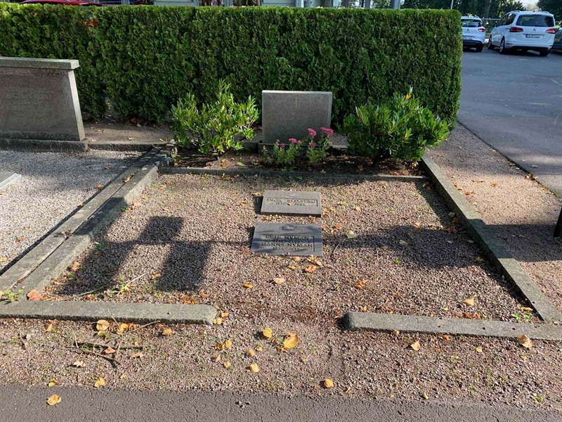 Grave number: Ö ÖSN    51, 52