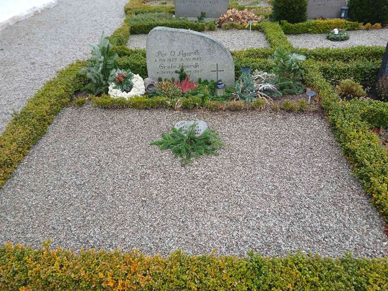 Grave number: FE A    72, 73