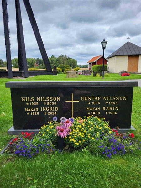 Grave number: R RR 211-213