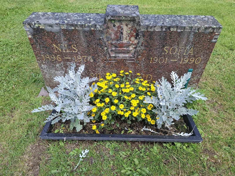 Grave number: 001 2   890
