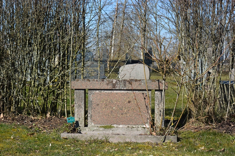 Grave number: B1 5    73
