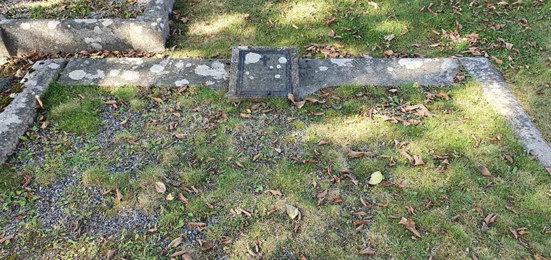 Grave number: SG 02   244, 245, 246