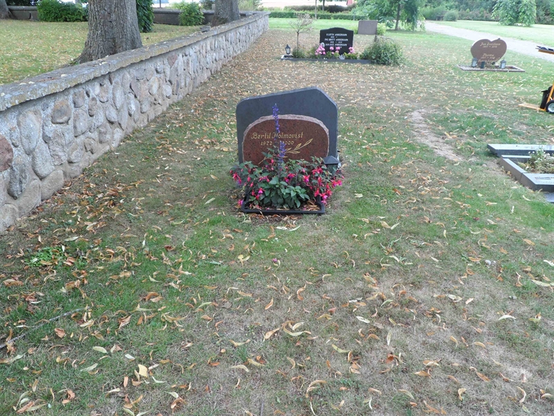Grave number: SNK N     1, 2