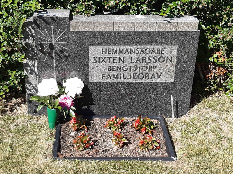 Grave number: VI 01   611