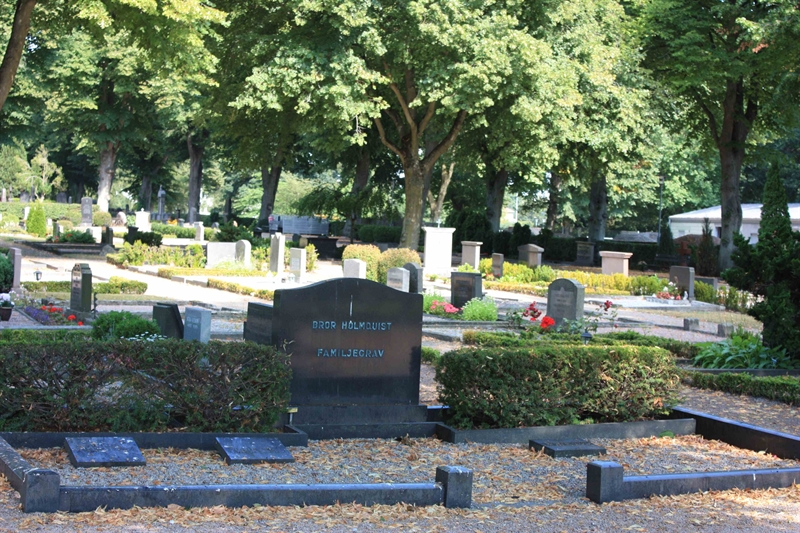 Grave number: Ö 21y    33, 34, 35, 36