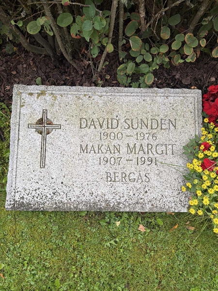 Grave number: 3 01 08    28-29A