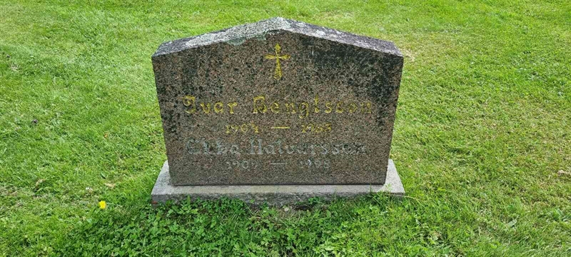 Grave number: LM 3 49  003