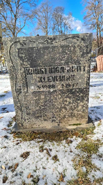 Grave number: M G 01 107