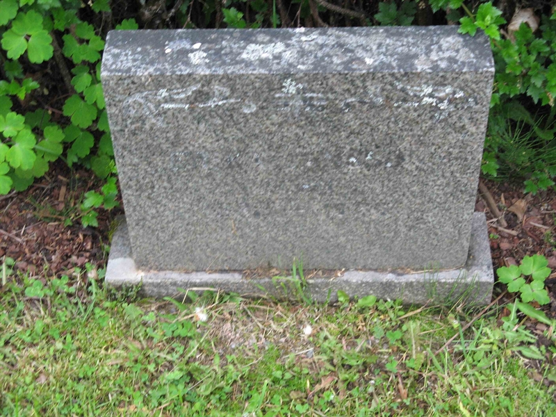 Grave number: A E   82