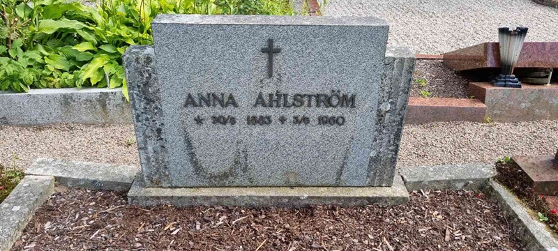 Grave number: LM 3 52  006