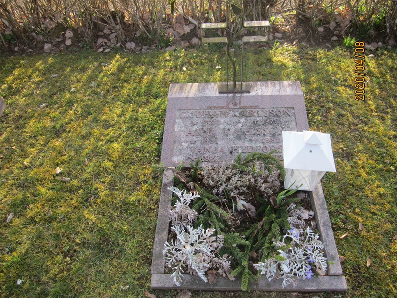 Grave number: 02 M    4