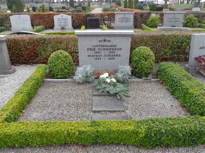 Grave number: ÖTN NVK2    67, 68