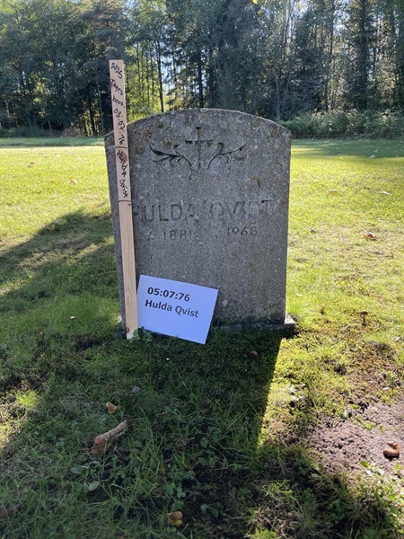 Grave number: 05 07    76