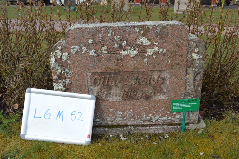 Grave number: LG M    52