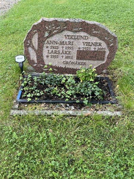 Grave number: 3   406-407