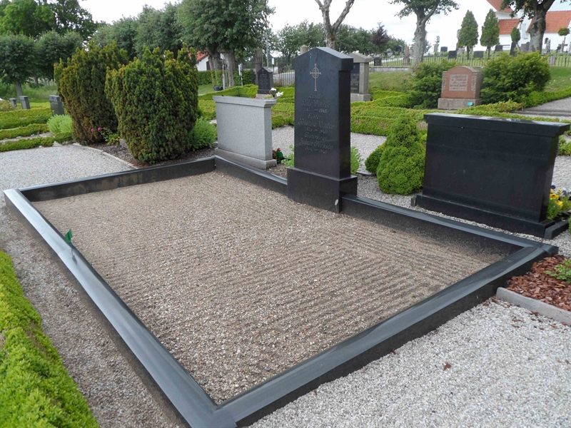 Grave number: ÖV F    52, 53, 54