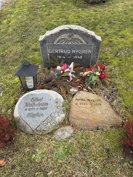 Grave number: L B 67