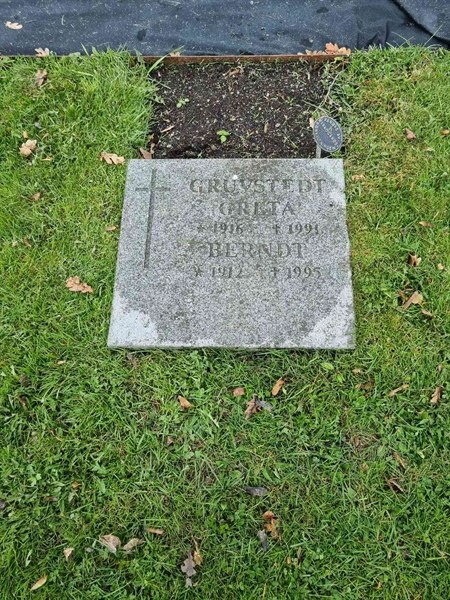 Grave number: 1 02 702