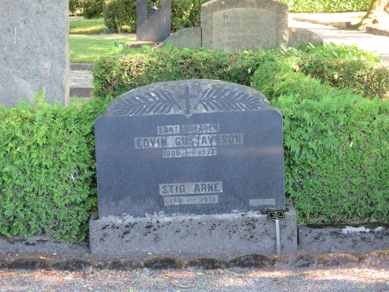 Grave number: HÖB 13   412