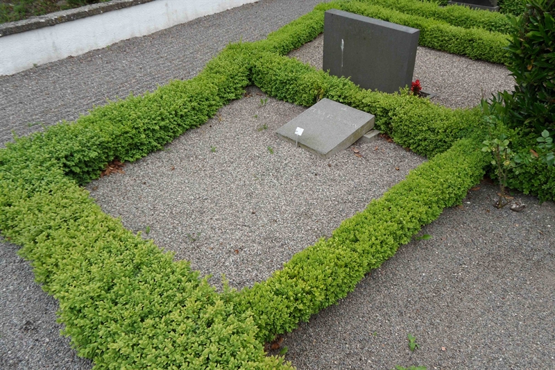 Grave number: SB M    10