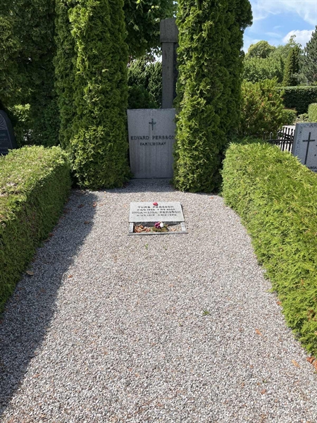 Grave number: NK IV    15