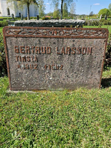 Grave number: 501 19 3744-3746
