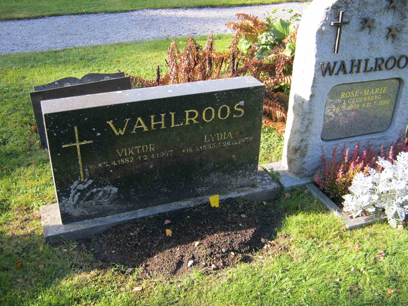 Grave number: 1 GA 04 379-381
