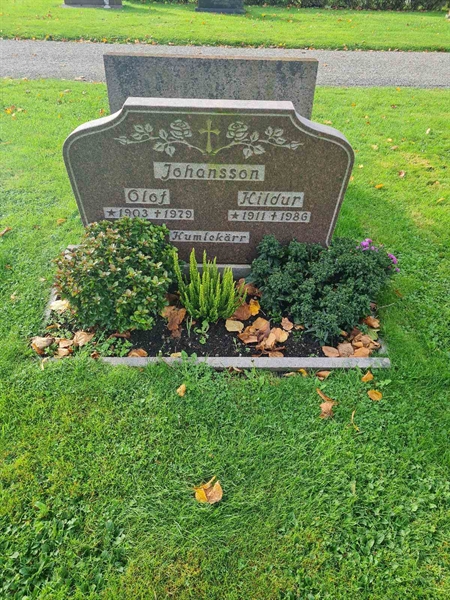Grave number: K1 03   572, 573