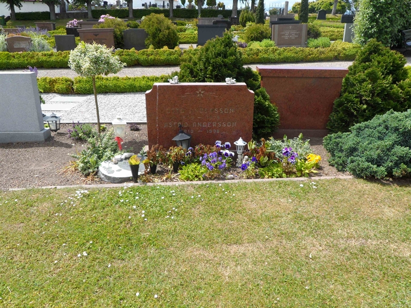Grave number: ÖV I    21, 22