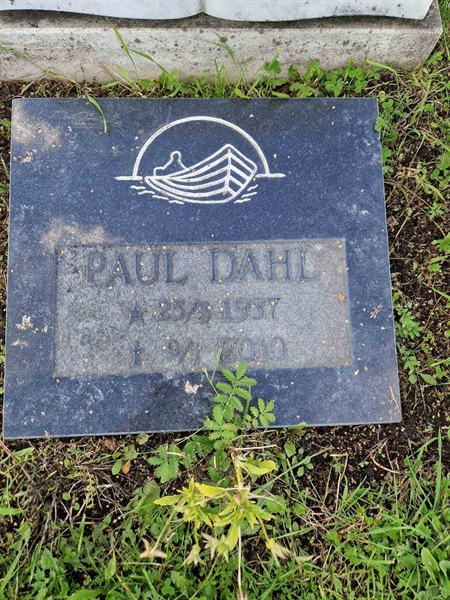Grave number: 451 13 77-79