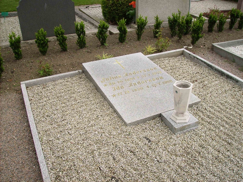 Grave number: LM 2 18  166